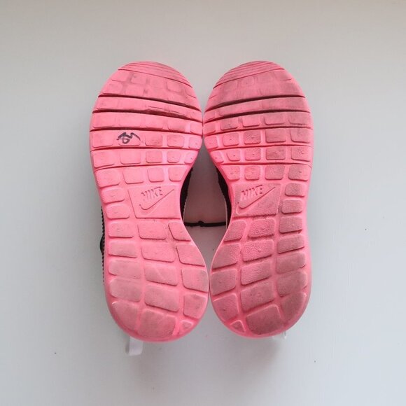 Nike Black Fabric Sneakers With Pink Sole - Picture 5 of 10